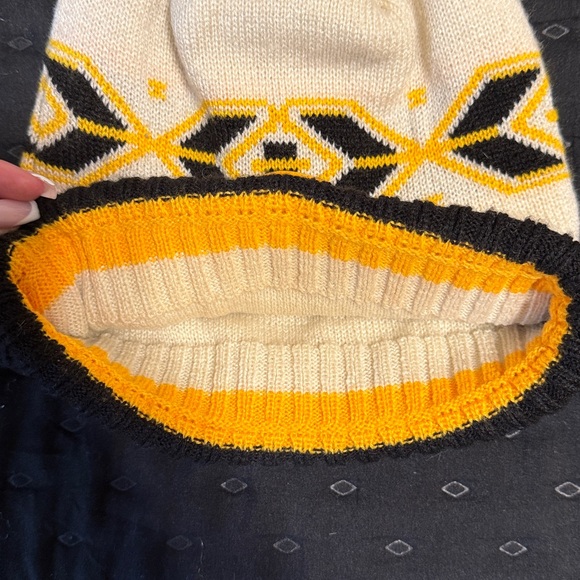 Bruins Beanie - Picture 3 of 3